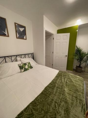 Modern Rental Brooklyn'S Hidden Gem New York Eksteriør billede